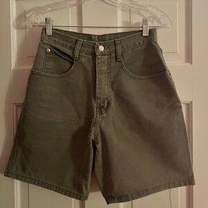 Olive Green Denim Shorts
Vintage Fresno Jean 
Fits mid thigh - 24 - xs/s